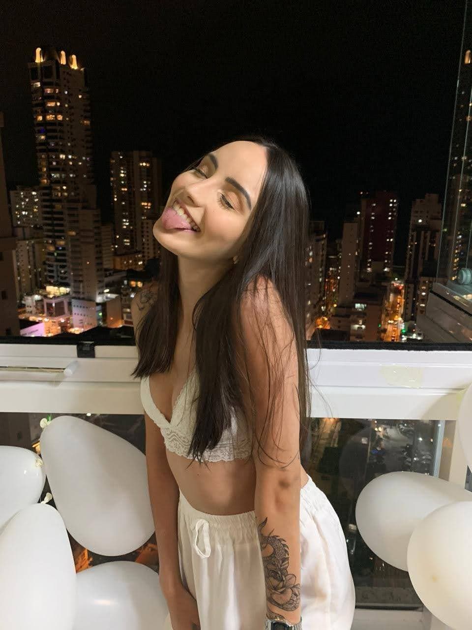 Bruna Gabriela Costa de Blumenau putinha safada vazada