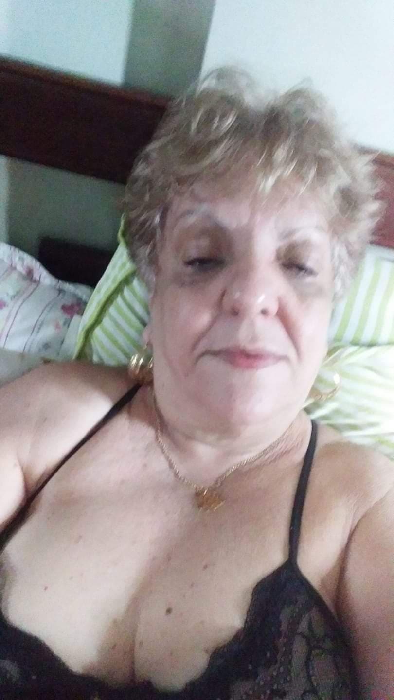 Velha safada, coroa rabuda do facebook