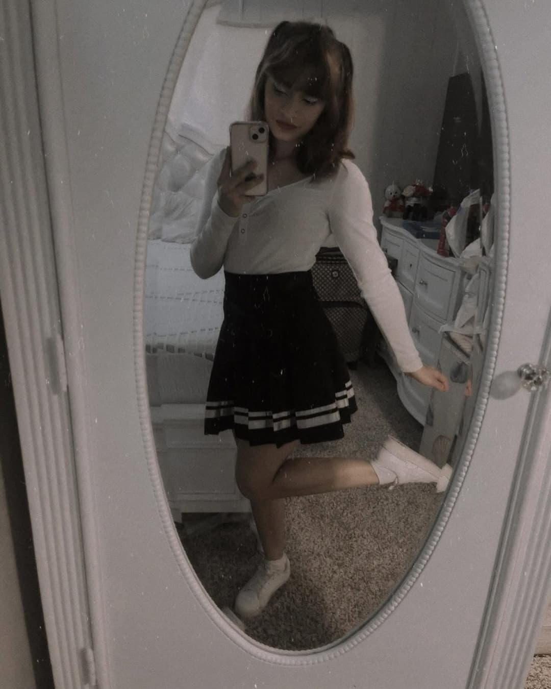 Sexy petite hs teen Dulce Elimar Alecio is sexy and has perfect feet and white toes