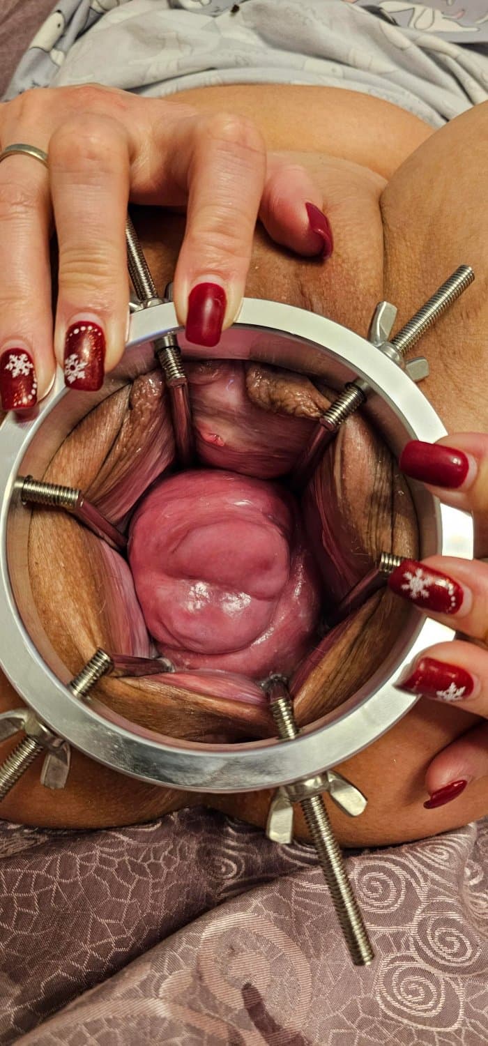 Sexy milf destroy her pussy & show cervix