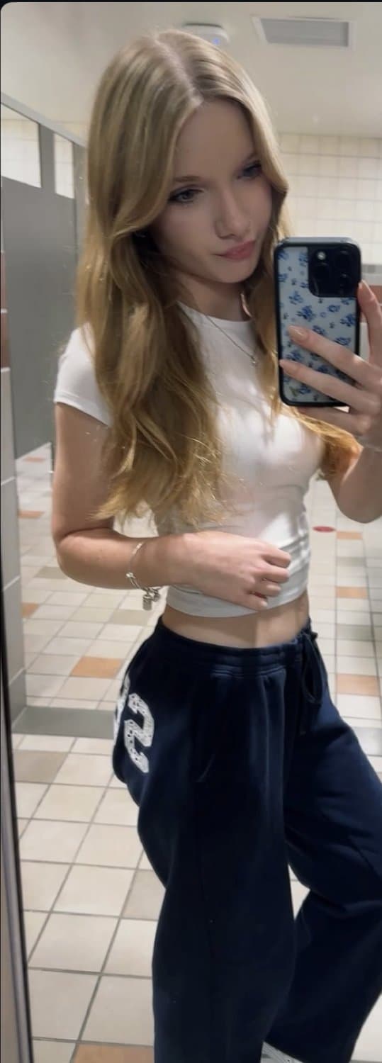 Feeding my irls like and comment if i should post snaps bereals and tiktoks more and dm to see more