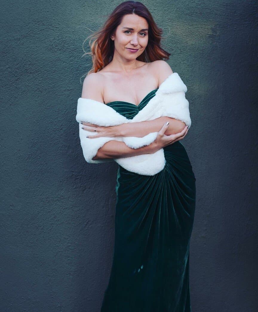 Elizabeth milf vocal coach