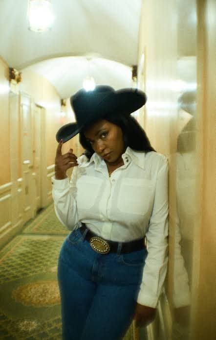 Full figured black politician Jasmine Crockett has thicc curves. Massive mommy milkers