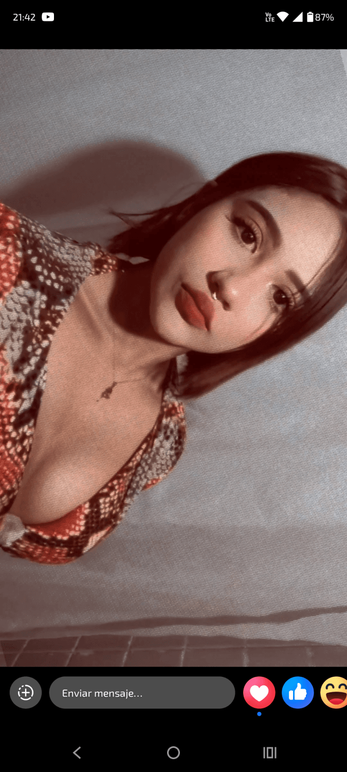 Flaquita hermosa con cuerpazo paso perfil