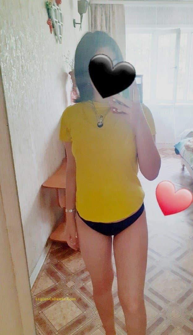 Putit4 Milán mostrando su tetitas chep4 lindo cul0 zorrit4 cam.