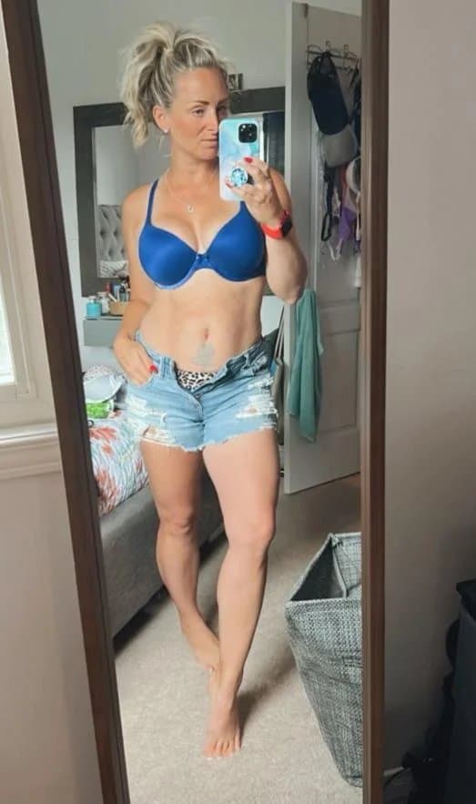 She deleted her pages :((