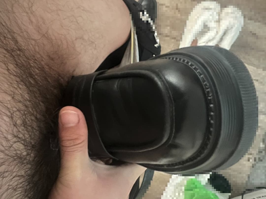 Asian feet / shoes & socks