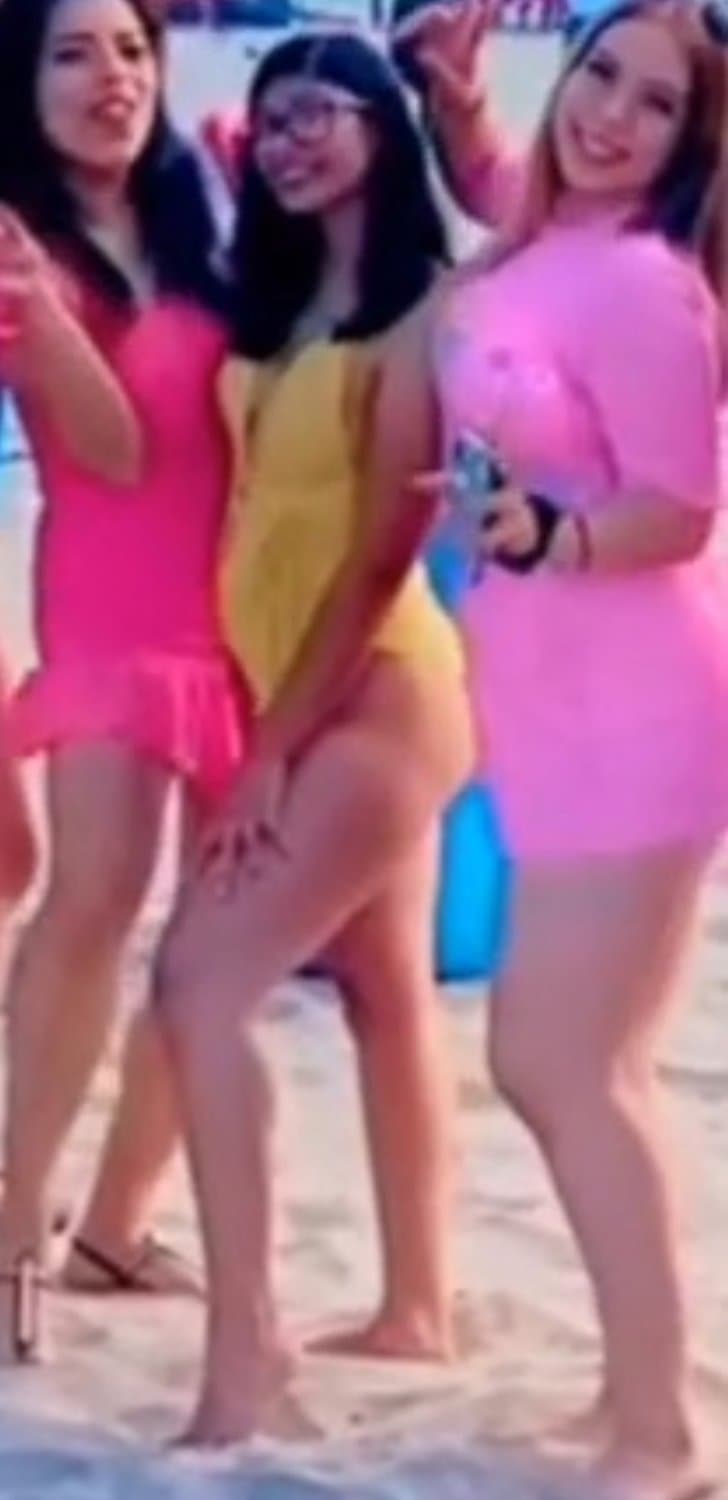 Click to view full size Bffs?❤️