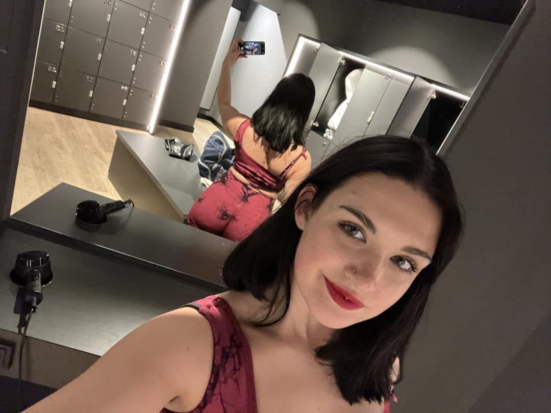 Thick PAWG Gym Slut Has A Great Big Ass