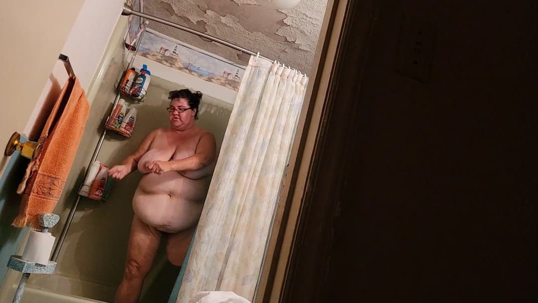 Bbw Amputee Nudist Big Tits getting ready to leave home