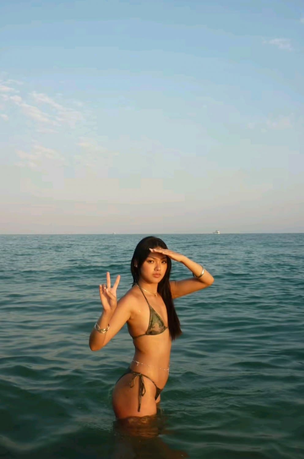 pelacur mungil asian yang akan kuhancurkan