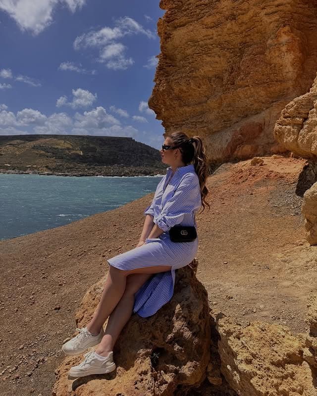 Hot bosnian slut with a great Body and nice legs and feet - footjob and cumface