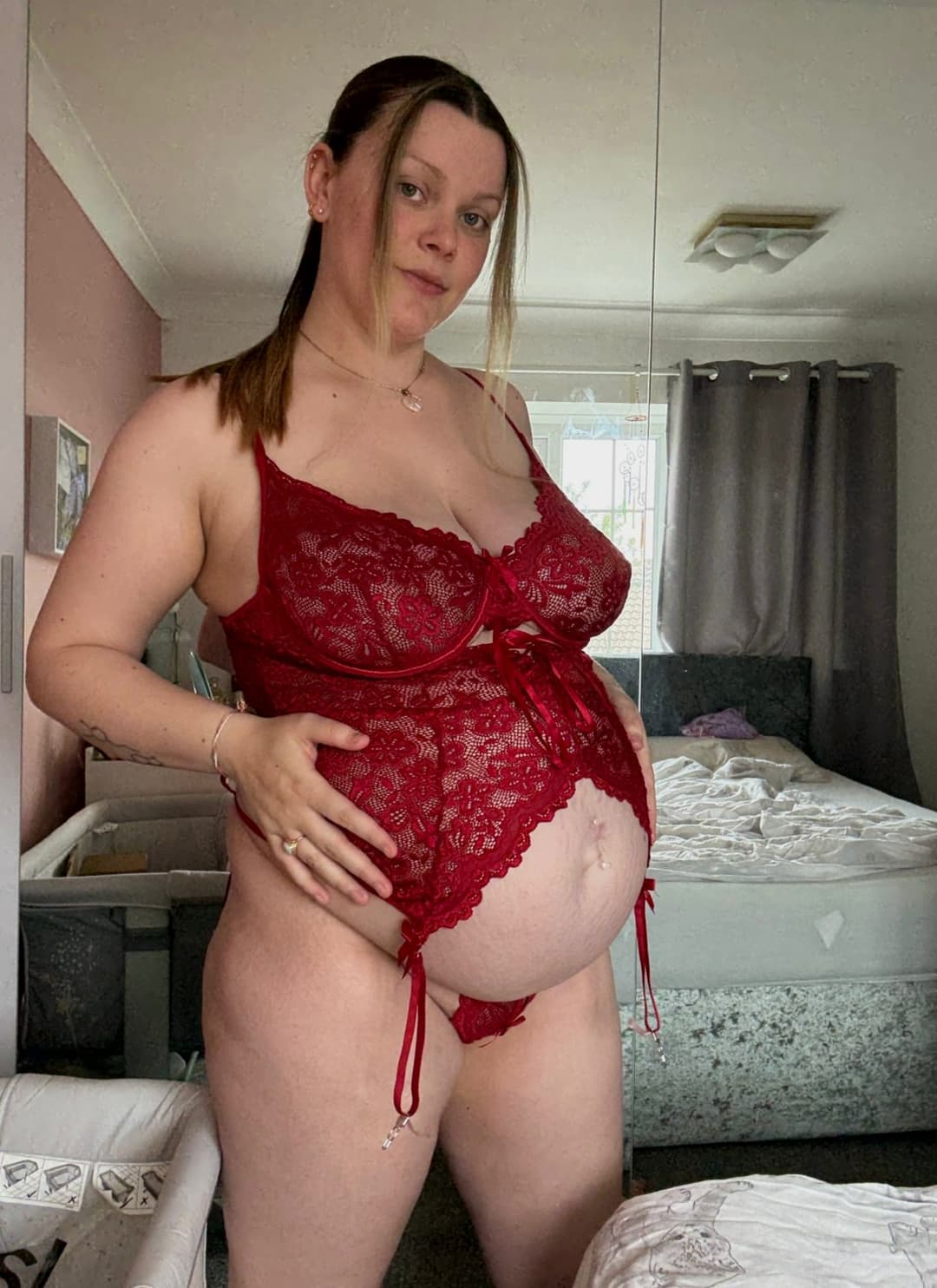 Whoever told you pregnant women weren’t hot was lying to you