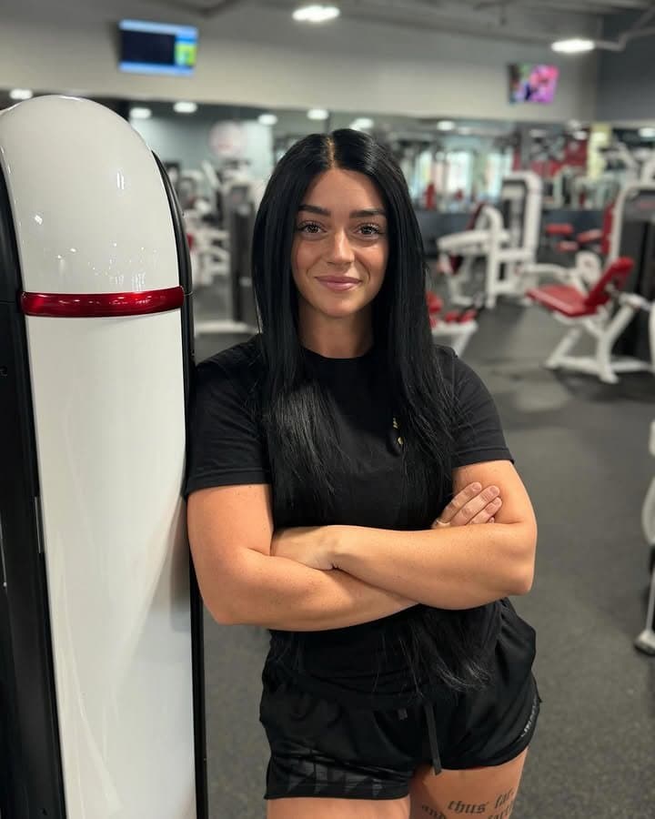 Brooklyn wants to let throbbing cock probe her butthole