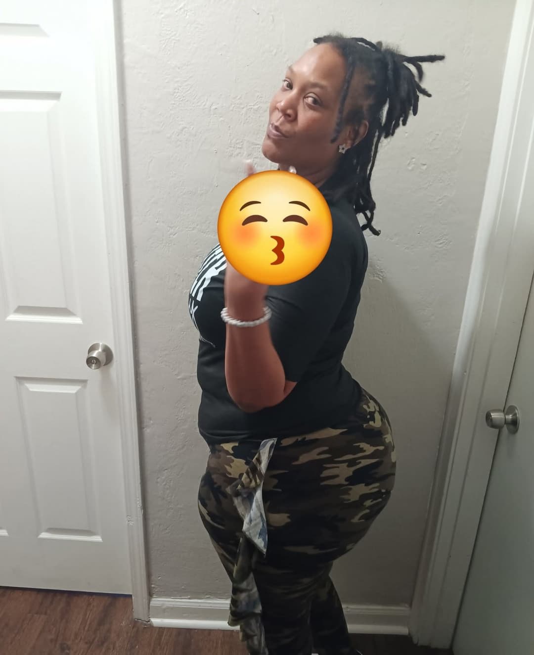 CURVY THICK EBONY MATURE