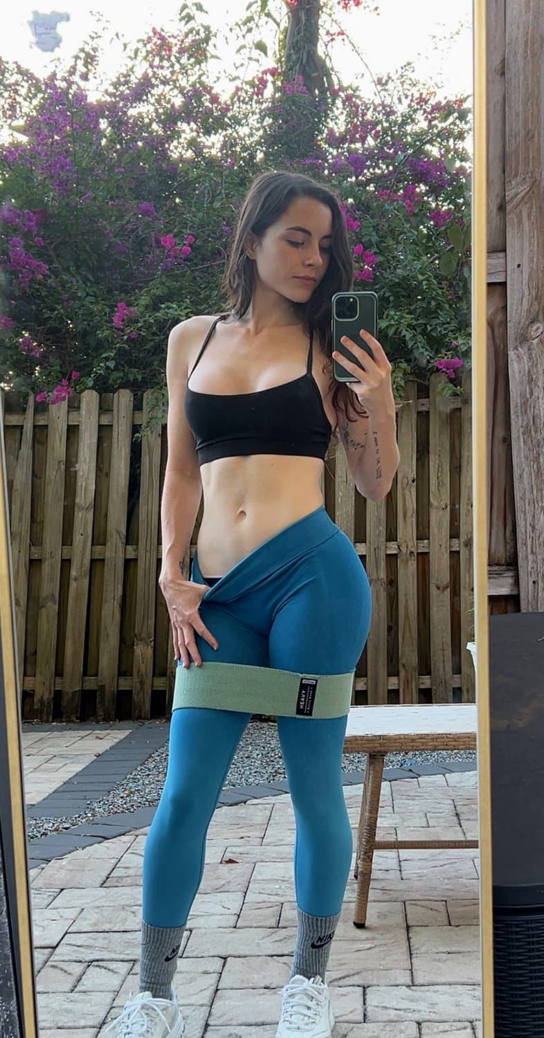 I’m a nymphomaniac, and fucking my pussy daily is a must