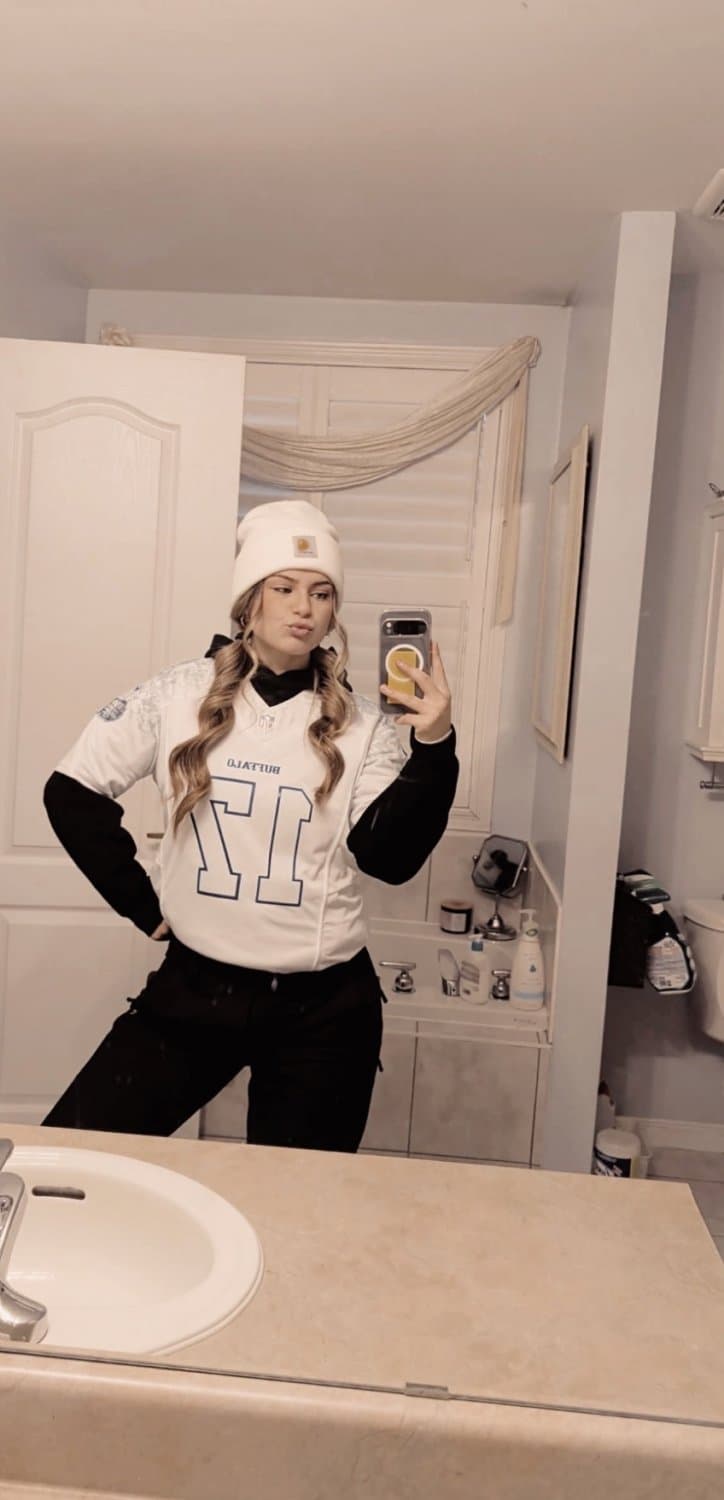 Thick Brock U Slut gets tribbed by BBC