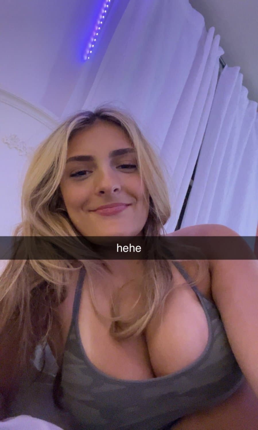 Webslut Alana has big tits