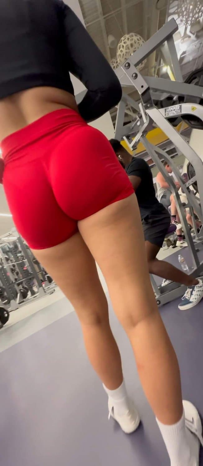 Voyeur callejero-saliendo a cazar buenos culos??