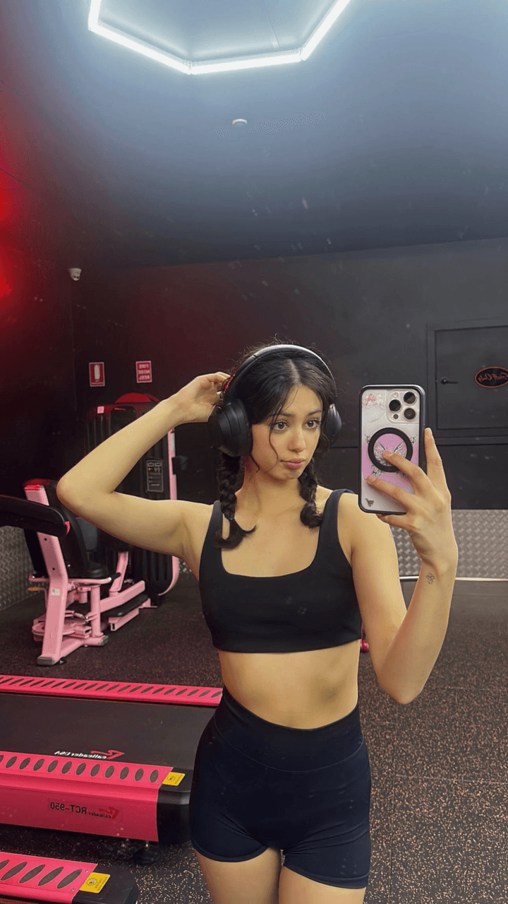 Vanessa R, 20. Spider girl with a fat ass