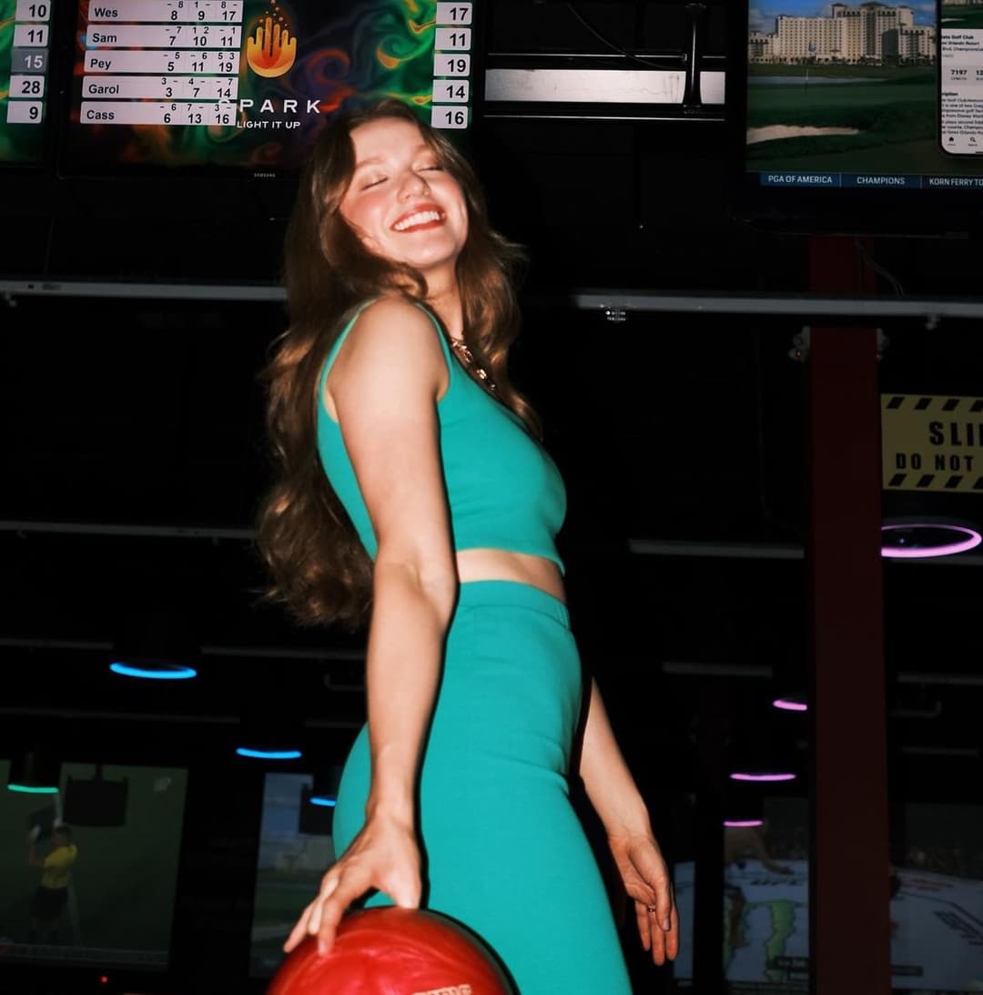 Gorgeous Redhead with a great pale ass