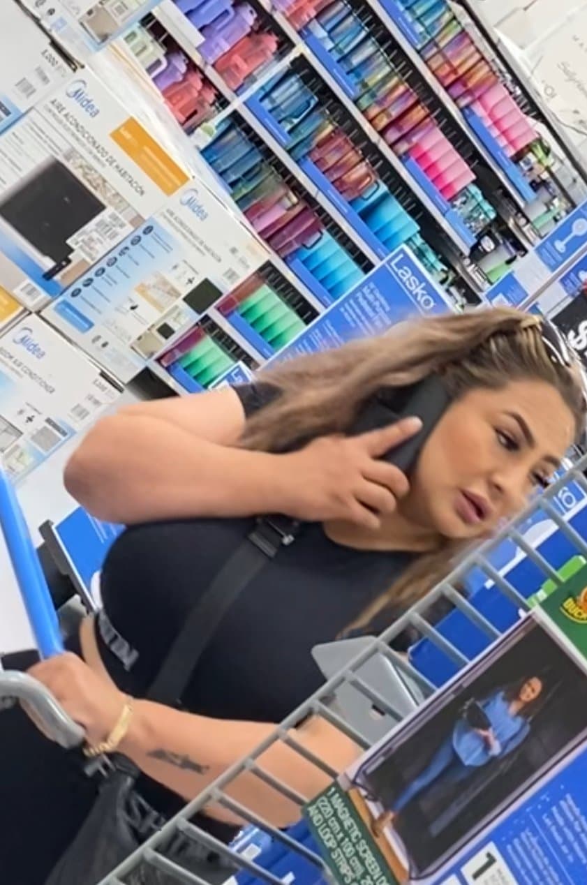Insane Ass Candids (shopping)