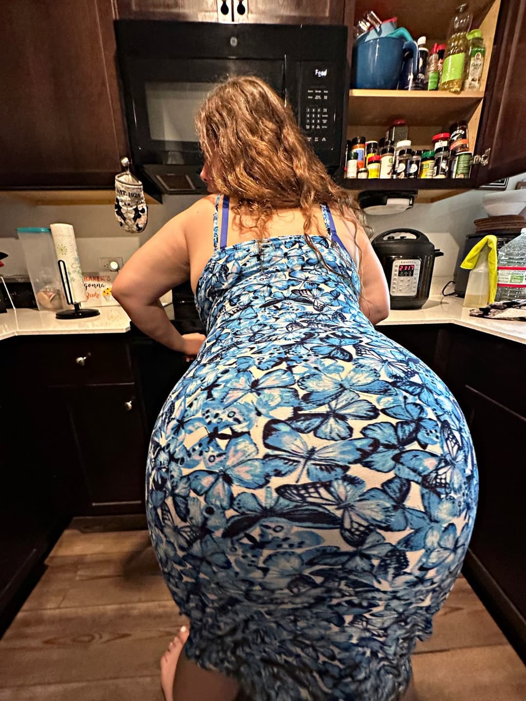 Click to view full size CAUGHT CREEPSHOTS Friends Fat ass Pawg mom catches you and lets you eat her ass and anal fuck slut