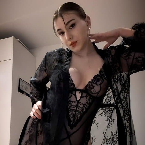 Click to view full size Blonde Muschi Nelly in Düsseldorf aus Ukraine