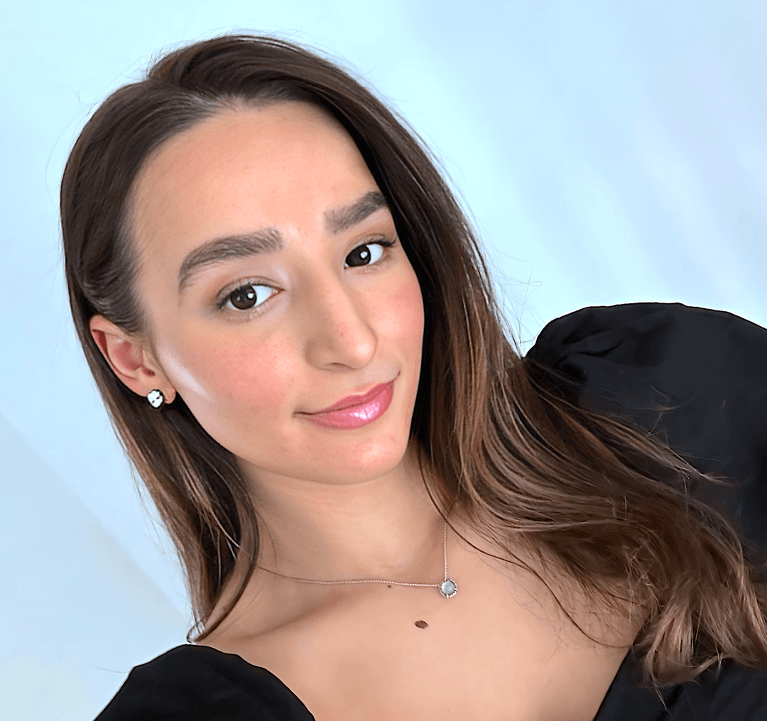 jerk to this gorgeous dicksucker Nicole she needs covered