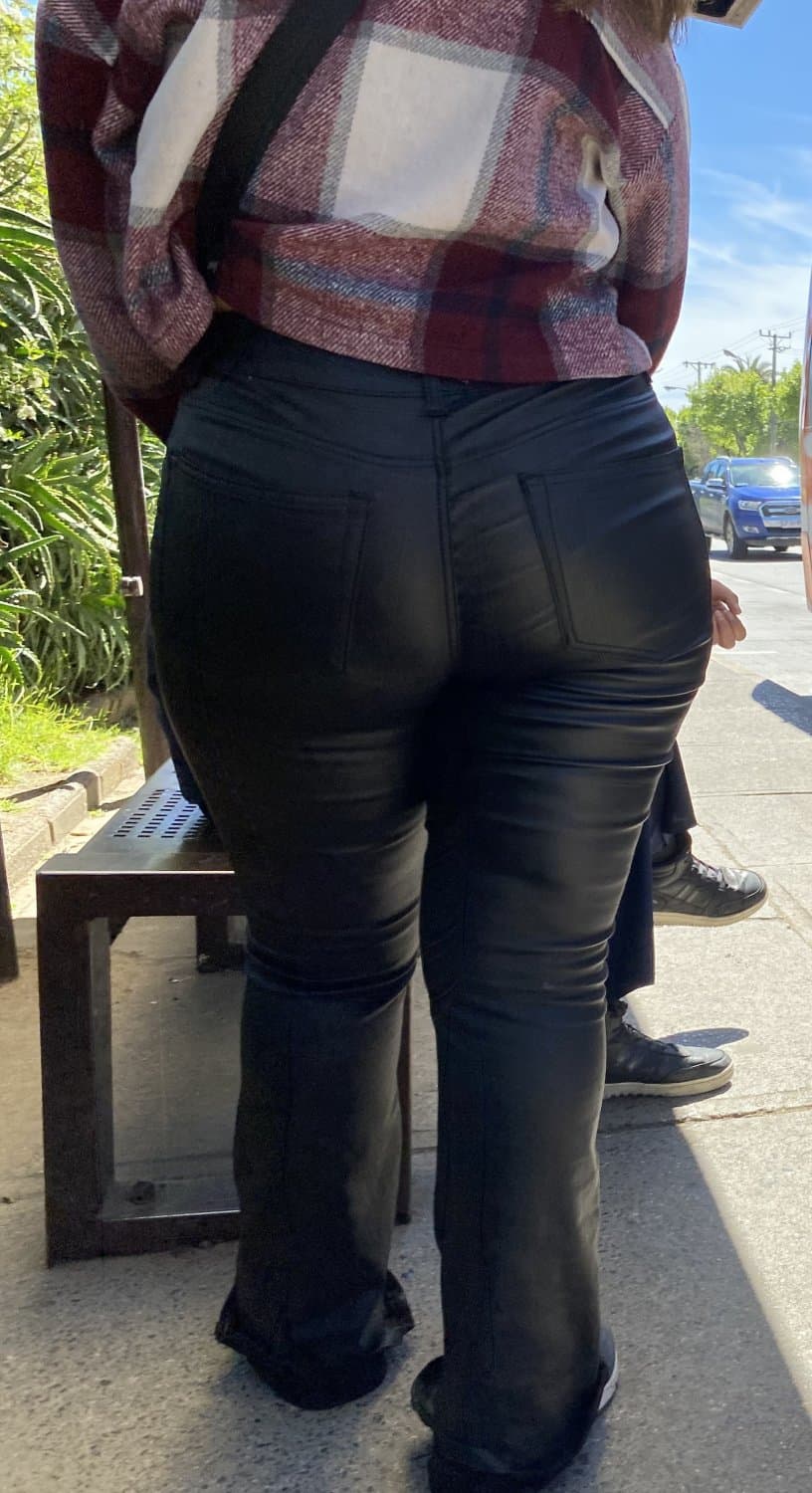 pawg in leather pants