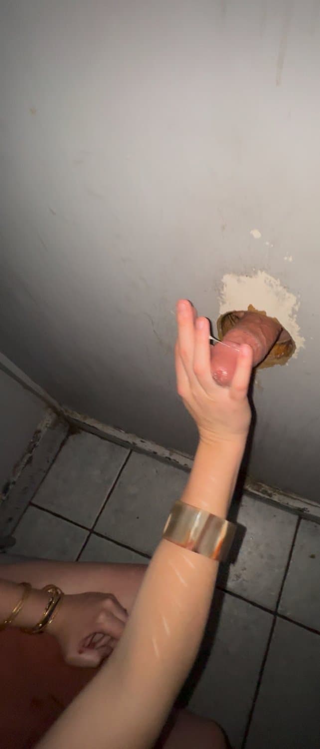 I love being a filthy cock whore at the glory hole! I love strange cocks and cum