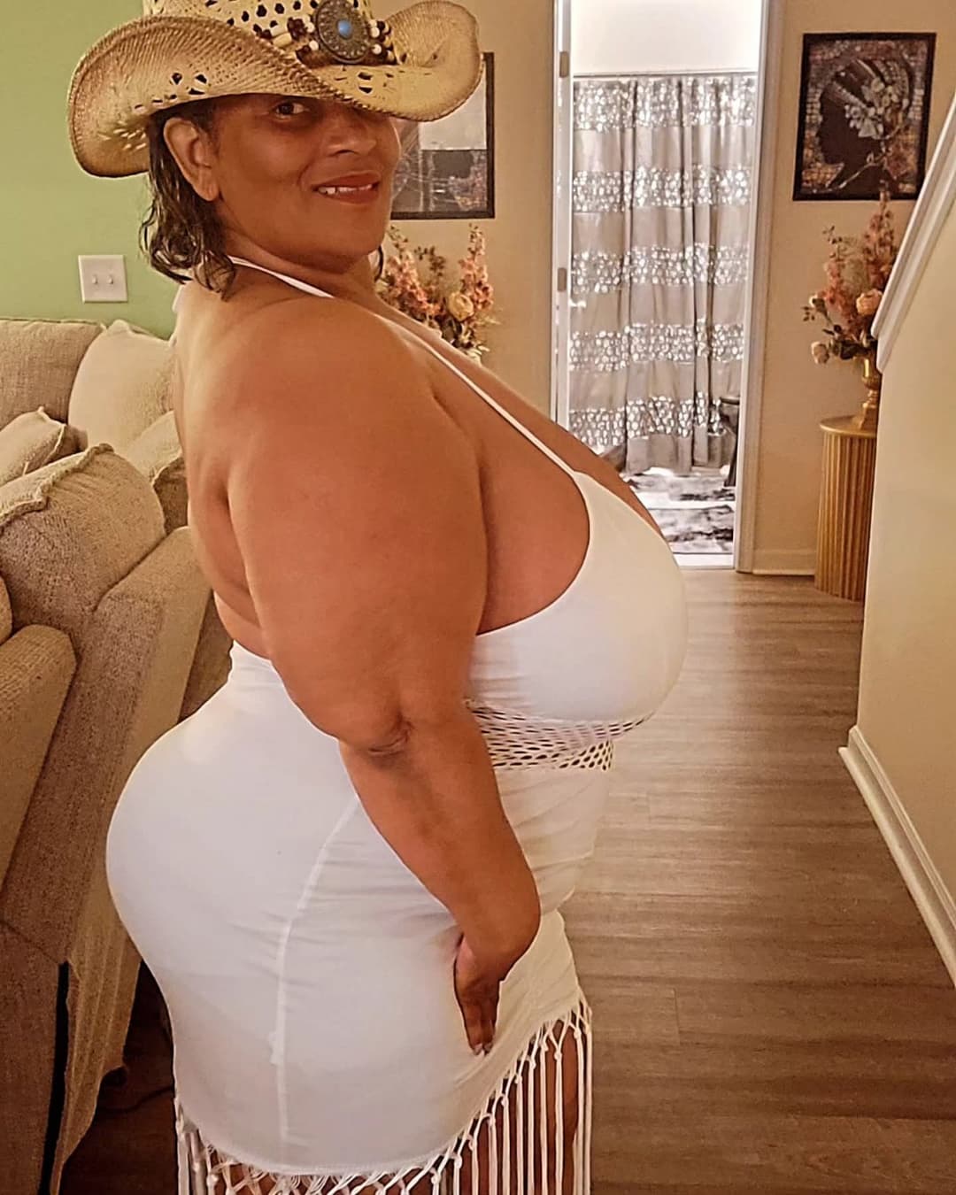 Click to view full size Mature Milf With Super Sized Titties I Want Her Bad Bad& I Would Not Pull Out