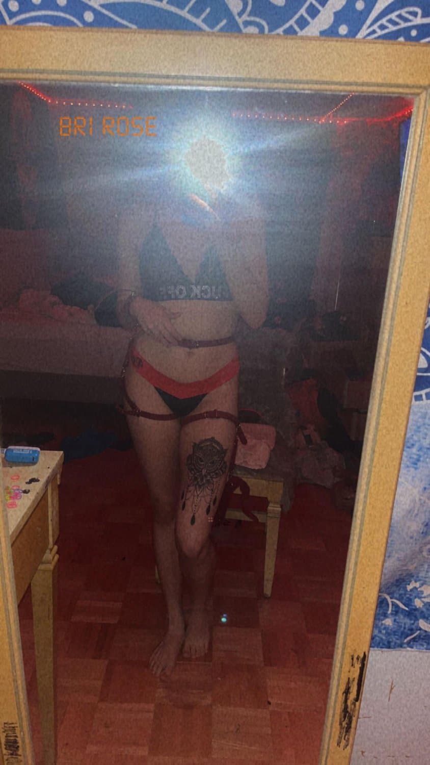 Bree Janelle smith theyluv_bree420 fucking , cumming , fingering pussy play orgasms, anal :)