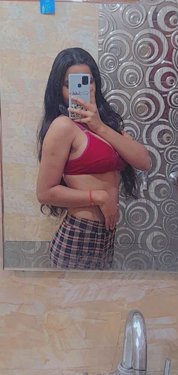 Desi indian hot girl boobs pressing viral video