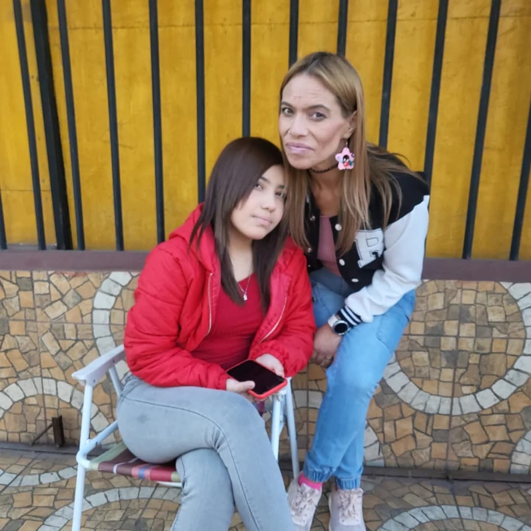 Haberme cogido a la mamá y unos años mas tarde a su hija fue excitante, las dos la chupan delicioso