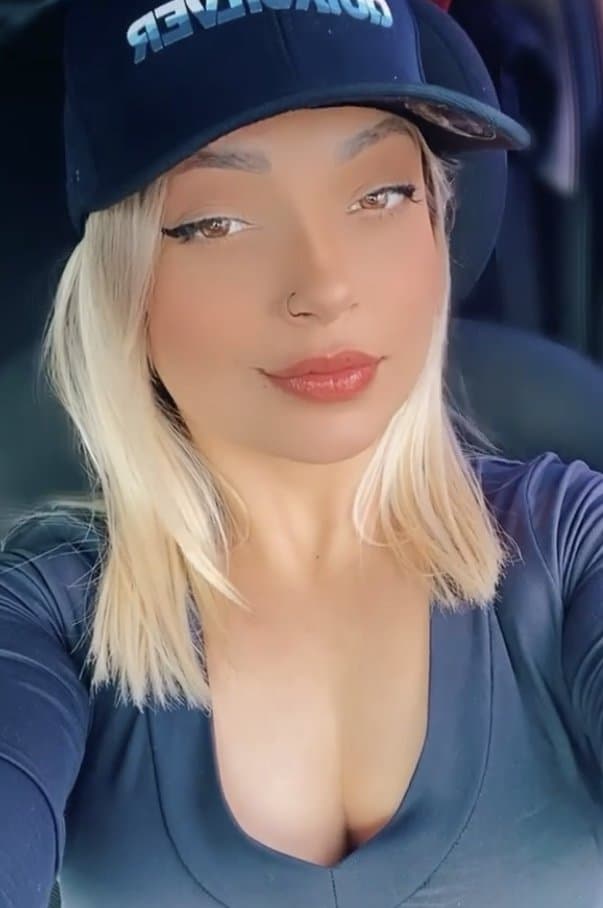 Branquinha gostosa do instagram (comentem)