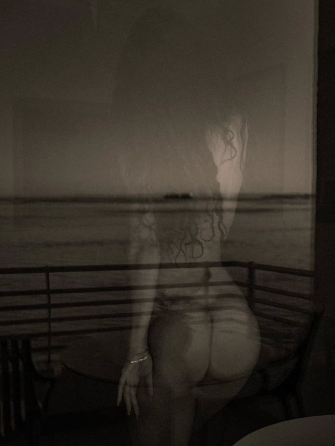 Click to view full size This beauty has the best buttocks on the web