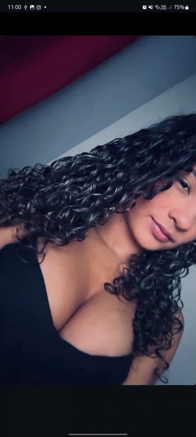 Vazados dessa novinha peituda gostosa da escola que eu estudava, muito gostosa com esses peitão