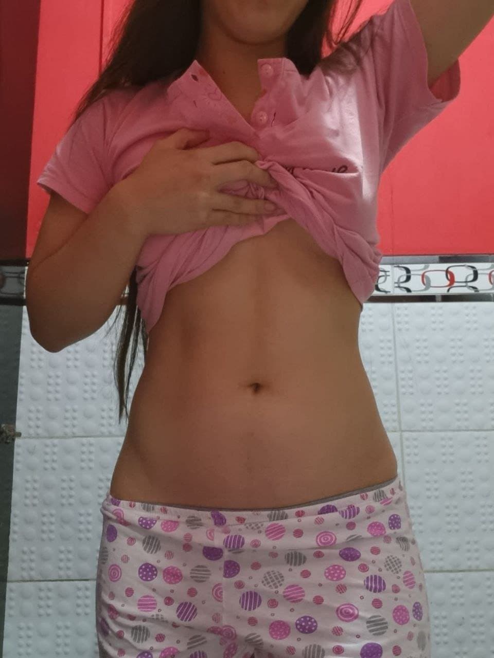 Rica flaquita exhibida por cornudo ??