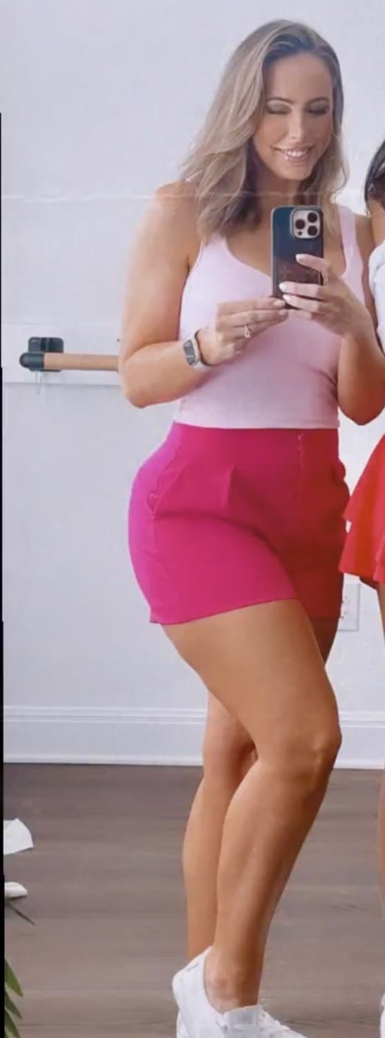 Click to view full size Texas TikTok milf Robyn fields