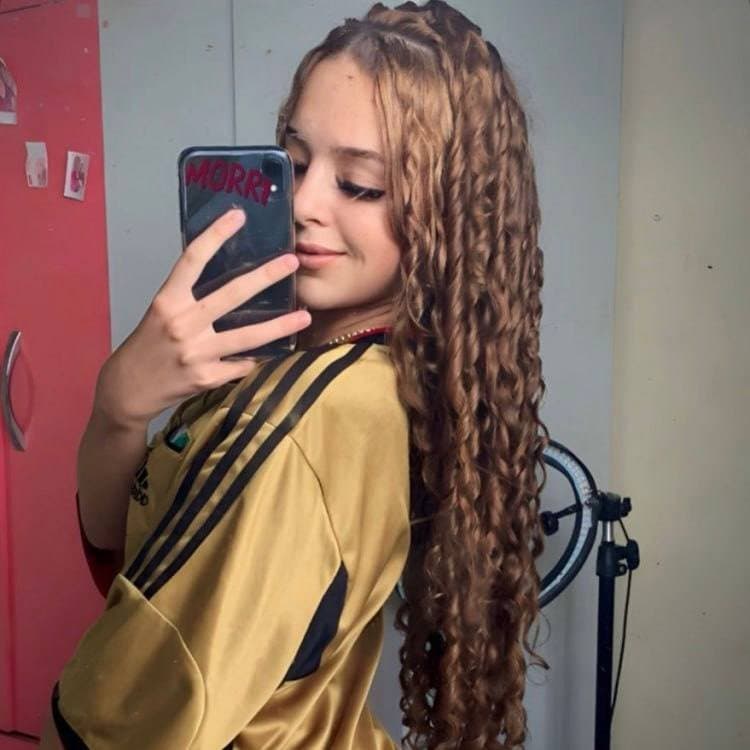 Novinha da buceta rosinha foi vazada pelo ex