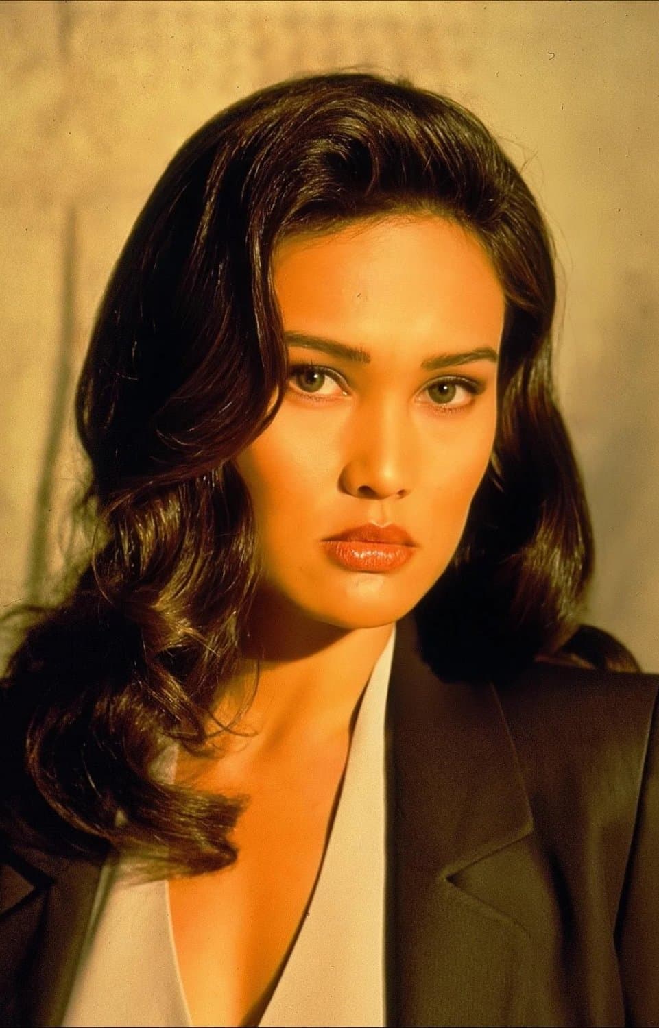 Actress Tia Carrere is your Asian dream woman. This curvy biracial retro celeb is a natural beauty