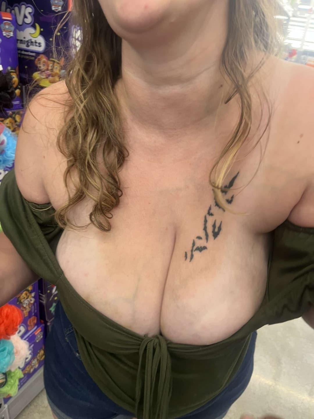 Full body slut wife  loves sharing with us. Hung Bull and petite slut here waiting for you and yours