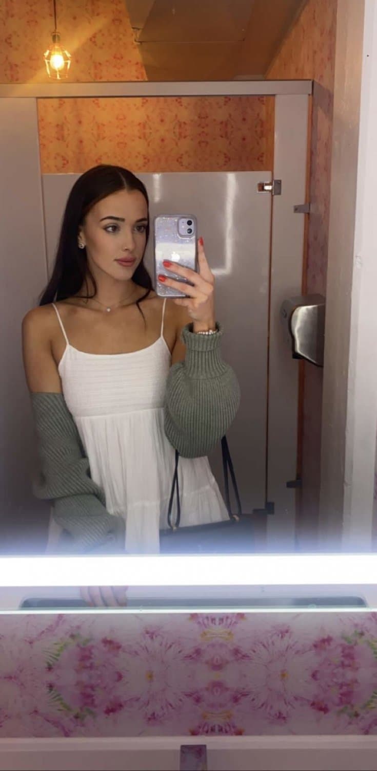 Beautiful Teen Gf Loves Cum