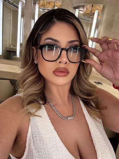 26 year old bust escort Amora that I f yesterday