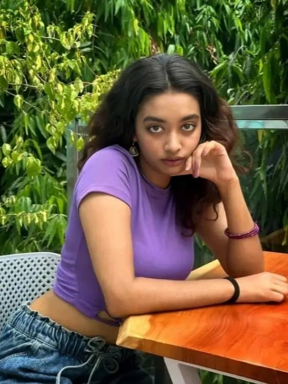 Indian model big boobs show off..