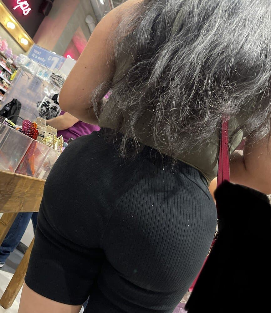 Thick Latina Milf In A Bookstore