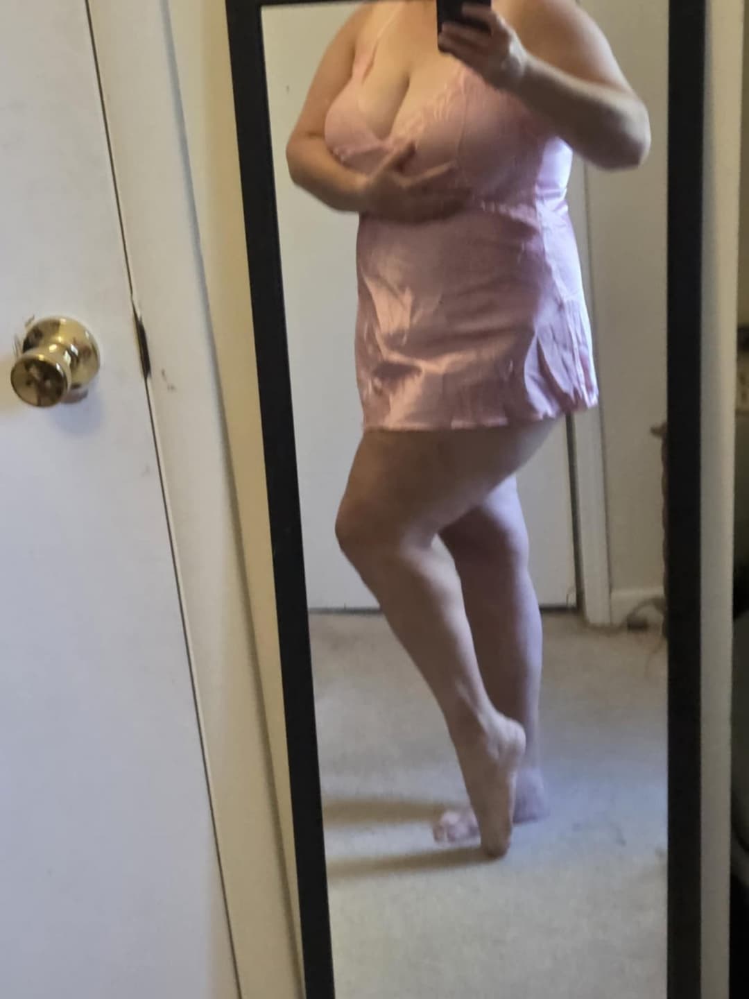 Big tit milf masterbates to loud orgasm