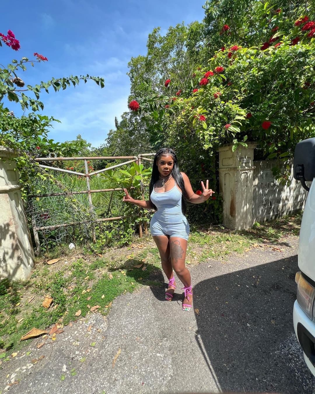 Plastic Ghetto Hoe Šukihäna always going to jamaica to give up that coochie