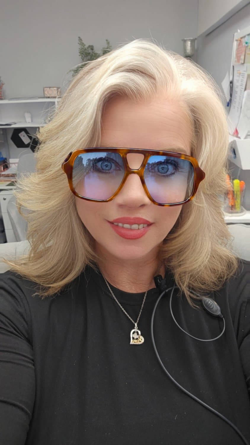 Office Porn my big Tits pics and a video for you Snapchat selfie